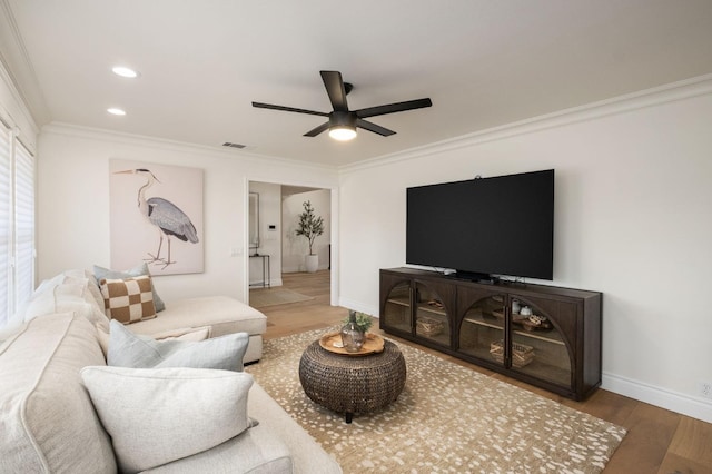 2519 24th Ave, Kingsburg, CA 93631 - living area featuring wood finished floors, ceiling fan, ornamental molding, baseboards, and recessed lighting