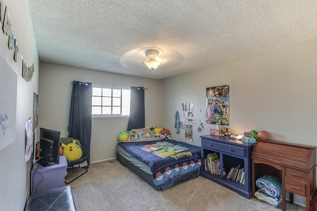 bedroom with carpet floors, a textured ceiling, and a ceiling fan