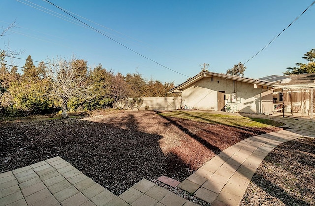 view of yard featuring a patio area