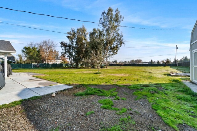 view of yard with a patio