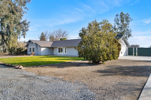 view of front of home featuring a garage and a front yard