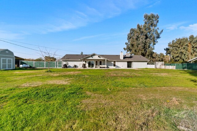 view of yard with a storage shed