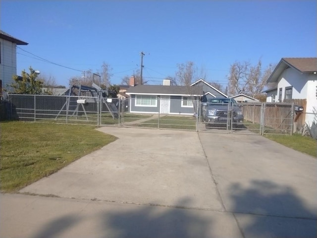 view of front of house with a front lawn