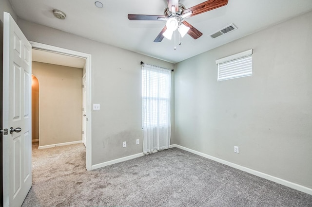 carpeted empty room featuring ceiling fan