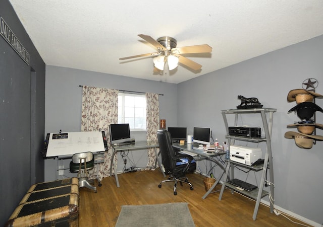 office area with a ceiling fan, wood finished floors, and baseboards