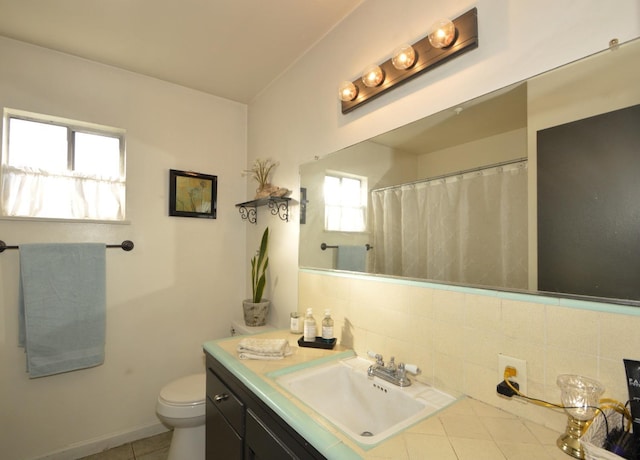 bathroom with vanity, curtained shower, and toilet