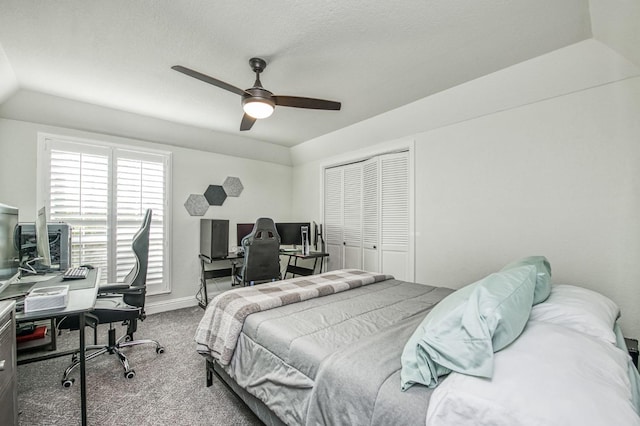 bedroom with carpet flooring, ceiling fan, and a closet