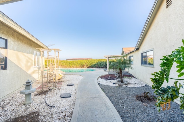 view of yard featuring a pergola