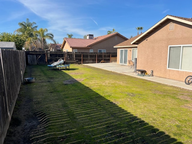 view of yard featuring a patio area