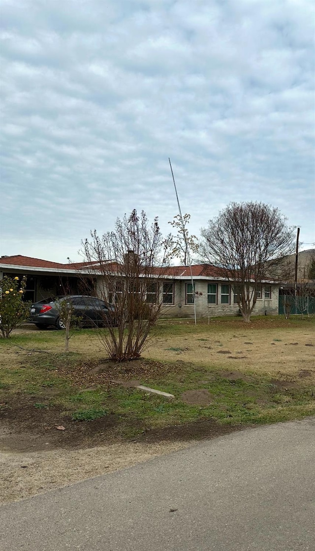 view of front of house featuring a carport