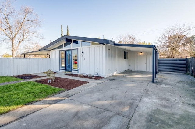 view of front of house featuring a carport