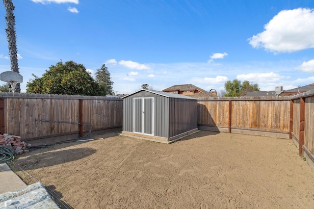 view of yard with a shed