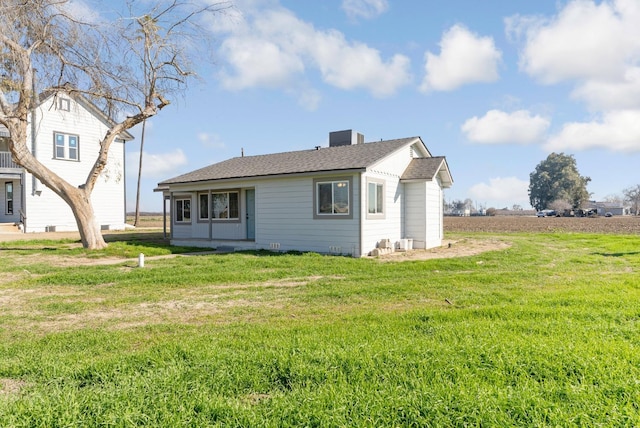 back of house featuring a lawn