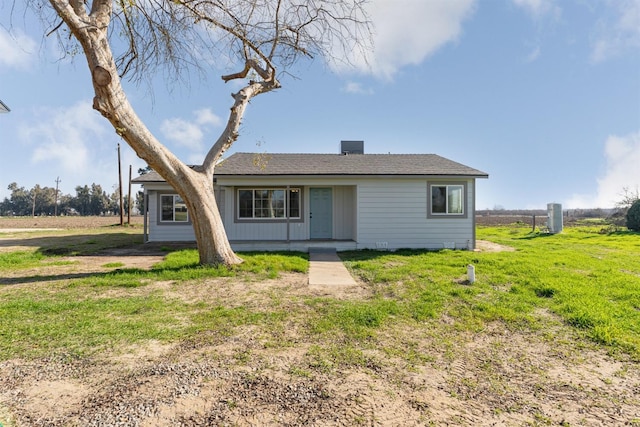 view of front of house featuring a front yard