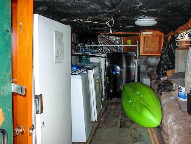 clothes washing area with washer / clothes dryer