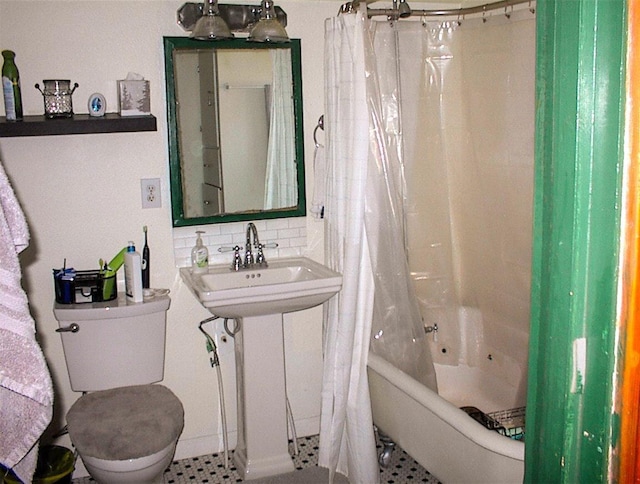 full bathroom with tasteful backsplash, sink, shower / bath combination with curtain, and toilet