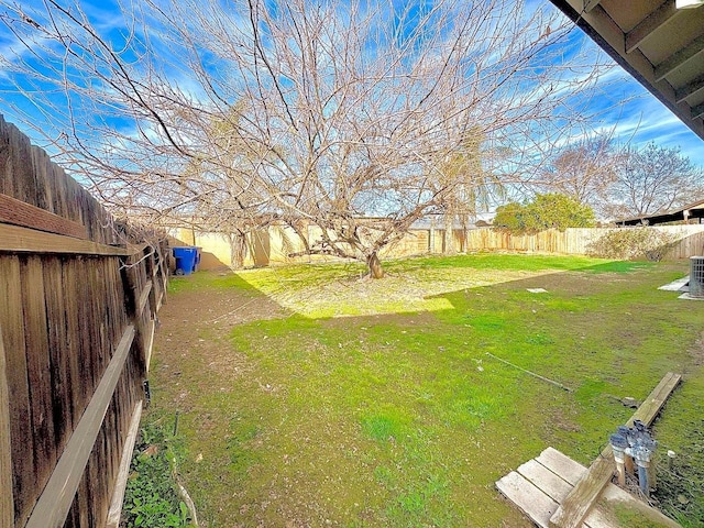 view of yard featuring a fenced backyard