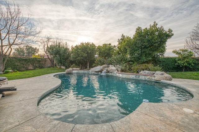 view of swimming pool featuring a patio area and pool water feature