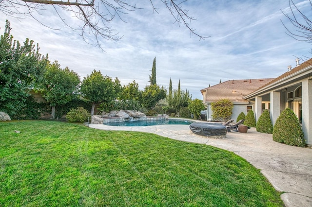 view of yard with a patio area