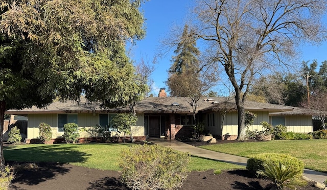 ranch-style home featuring a front yard