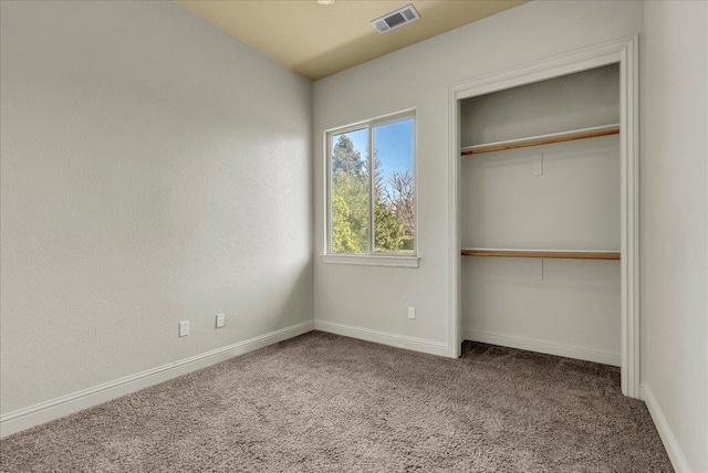 unfurnished bedroom with carpet flooring and a closet