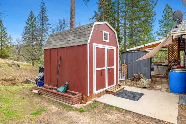 view of outbuilding