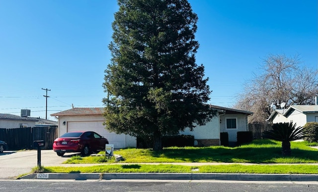 view of front of property featuring a garage and a front yard