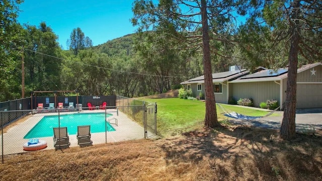 view of swimming pool with a lawn