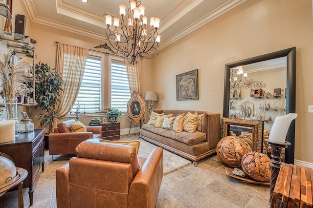 living room featuring ornamental molding, a raised ceiling, and a notable chandelier