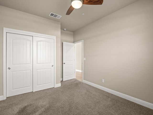 unfurnished bedroom with carpet floors, ceiling fan, and a closet