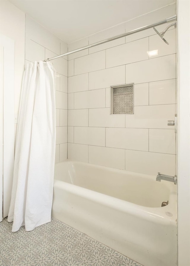 bathroom with shower / tub combo with curtain