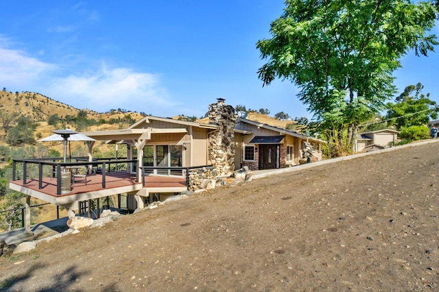 view of front facade featuring a mountain view