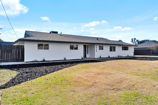 back of house featuring a lawn