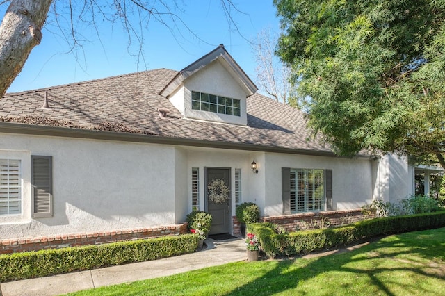 view of front of house with a front yard