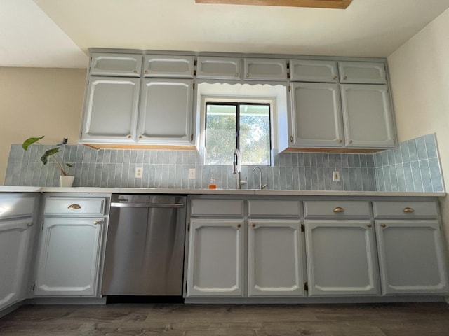 42959 Ranger Circle Ct, Coarsegold, CA 93614 - kitchen with stainless steel dishwasher, a sink, backsplash, light countertops, and dark wood-type flooring