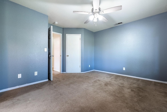 spare room with ceiling fan and carpet flooring