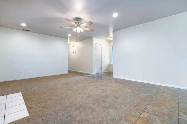 unfurnished room featuring carpet floors and ceiling fan