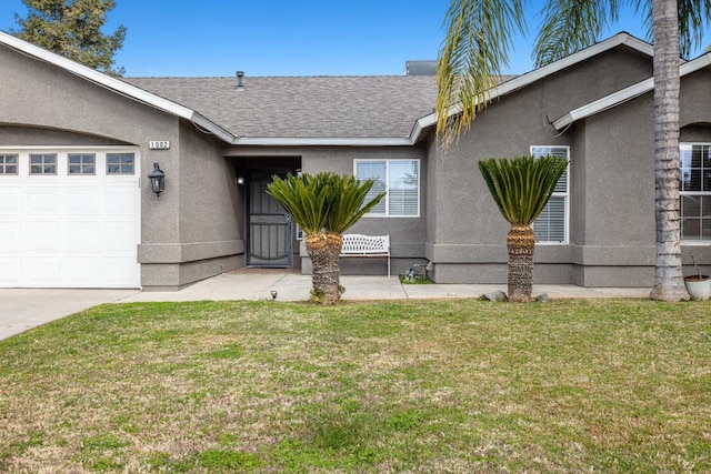 view of front of home with a garage and a front yard