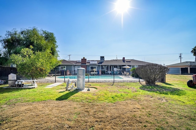 view of yard featuring a fenced in pool