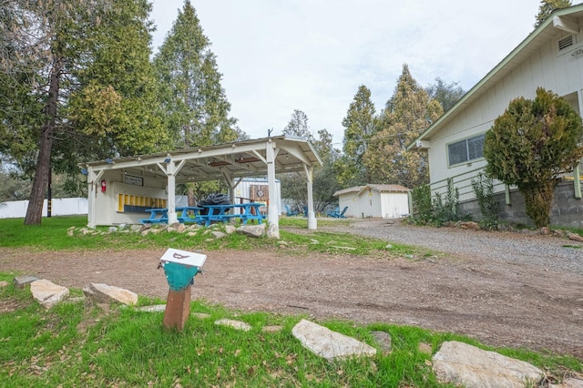 view of yard featuring a storage unit