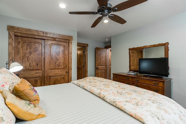 bedroom featuring ceiling fan