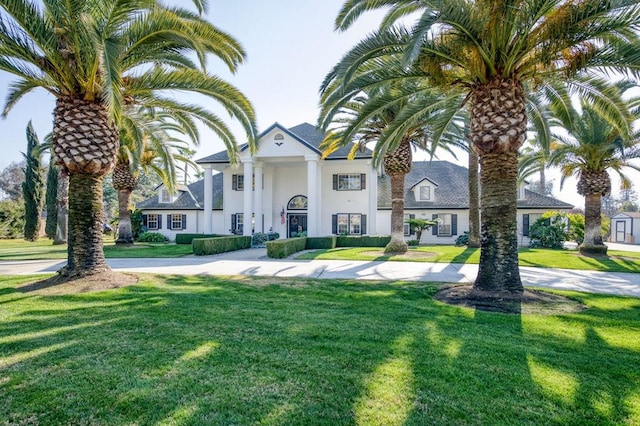 view of front of home featuring a front yard