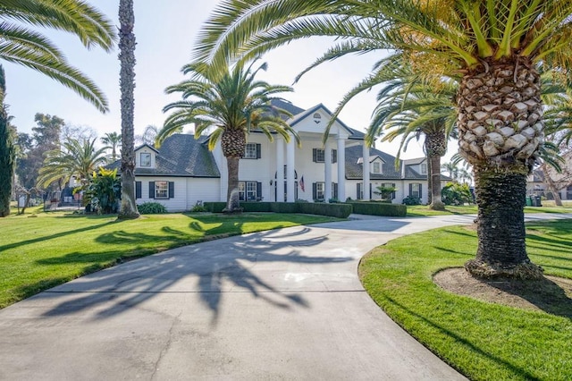 view of front of property with a front yard