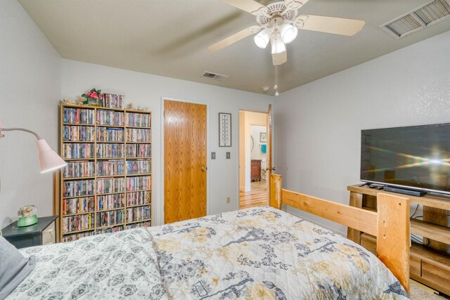 bedroom with ceiling fan