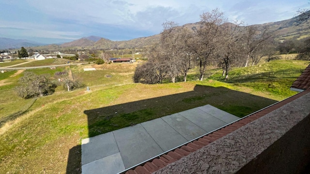 surrounding community featuring a mountain view