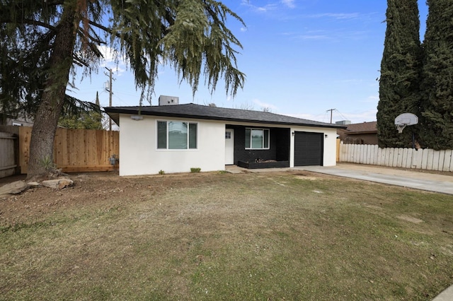 view of front of property featuring a garage and a front yard