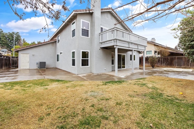 968 E Muncie, Fresno, CA 93720 - back of house featuring a yard, stucco siding, and fence