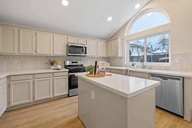 968 E Muncie, Fresno, CA 93720 - kitchen featuring stainless steel appliances, backsplash, light wood finished floors, light countertops, and lofted ceiling