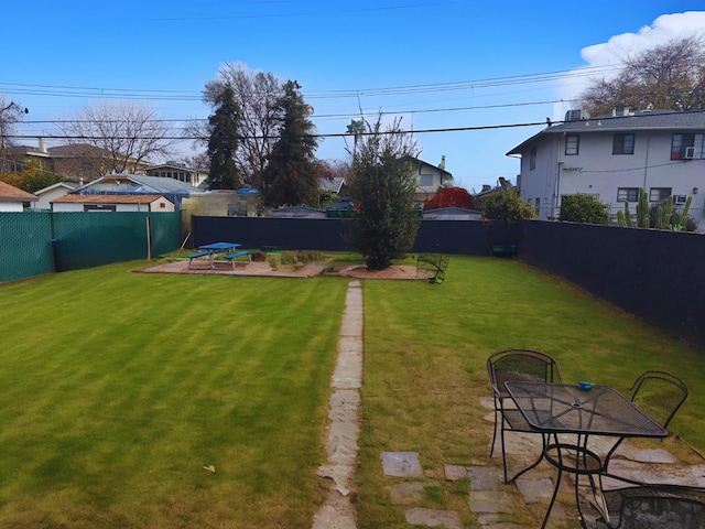 view of yard featuring a patio