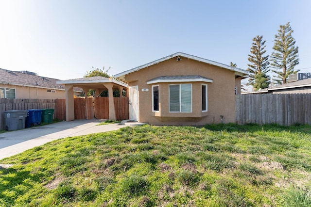 single story home with a front yard